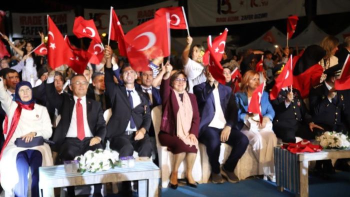 Gaziantepliler 10 yıl önceki heyecanla tek yürek meydanlara indi